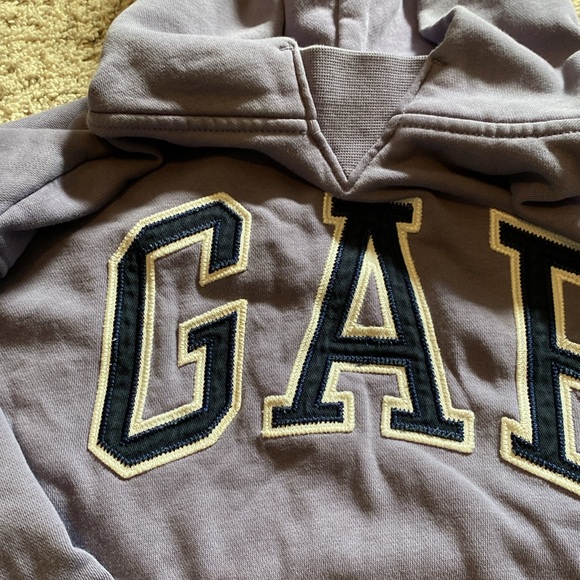 Girls purple Gap sweatshirt - Picture 2 of 4